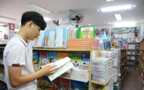 Nếu bị ép mua SGK theo dạng “bia kèm lạc”, phụ huynh có quyền tố cáo