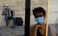 Pháp ghi nhận gần 10.000 ca nhiễm COVID-19 mới trong ngày, mức kỷ lục từ khi dịch bùng phát