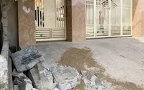 Tường rào nhà dân bất ngờ đổ sập làm một học sinh lớp 5 tử vong