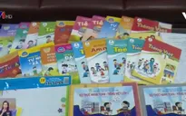 Phụ huynh phải trả nhiều tiền để mua sách tham khảo
