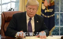 Tổng thống Mỹ Donald Trump ký sắc lệnh hành pháp hạ giá thuốc