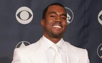 Kanye West vứt tượng vàng Grammy vào toilet