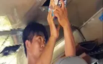 Ô tô khách làm hầm tự chế vận chuyển 3.000 gói thuốc lá ngoại nhập lậu
