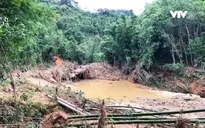 Lũ ống tàn phá hàng chục cầu treo dân sinh
