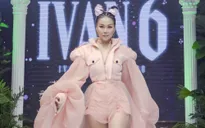 “Chị đại” Thanh Hằng “xuất cung”, catwalk hút hồn trên sàn runway