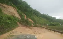 Nhiều bản làng bị cô lập sau bão số 5