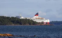 Phà chở 300 người bị mắc cạn trên biển Baltic