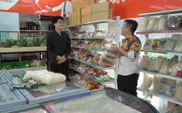 Sitcom Khu dân cư rắc rối: Chuyện an toàn thực phẩm khiến các bà nội chợ "sốt xình xịch"