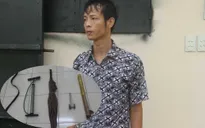 Bé trai 9 tuổi bị bố đẻ bạo hành bằng điếu cày, bắt đứng phơi nắng