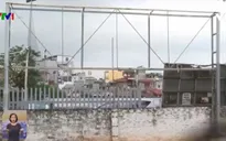 Tạm bợ, nhếch nhác, đi không được vì nhà trong dự án treo 25 năm