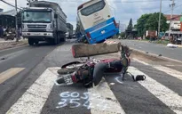 Xe giường nằm 45 chỗ gây tai nạn liên hoàn, 2 người thương vong