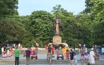Tới phố đi bộ Hồ Gươm phải ăn mặc lịch sự, không nói tục