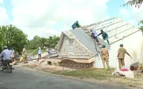 Nguy cơ sạt lở từ những ngôi nhà kiên cố lấn chiếm bờ sông
