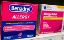 FDA cảnh báo về sự nguy hiểm từ thử thách uống thuốc dị ứng Benadryl trên TikTok