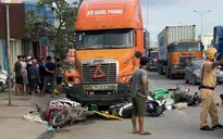 Xe container húc văng 7 xe máy đang chờ đèn đỏ, 6 người bị thương