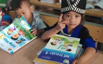 Tặng 20.000 cuốn sách giáo khoa lớp 1 cho học sinh có hoàn cảnh khó khăn