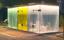 Độc đáo nhà vệ sinh trong suốt tại Nhật Bản