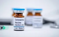 Không nên kỳ vọng vào việc phổ biến vaccine ngừa COVID-19
