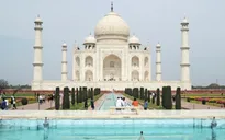 Taj Mahal mở cửa bất chấp số ca nhiễm COVID-19 tăng mạnh
