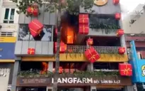Nhà hàng buffet ở trung tâm TP Hồ Chí Minh bốc cháy ngày đầu năm