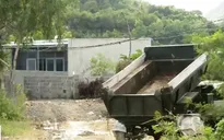 Ồ ạt xây nhà trái phép trên đất đìa tôm