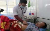 Đau bụng dữ dội, vào viện phát hiện... 2 lỗ thủng ở dạ dày