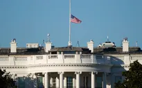 Tổng thống Mỹ Donald Trump ra lệnh treo cờ rủ để tưởng nhớ 2 sĩ quan cảnh sát thiệt mạng trong vụ bạo loạn