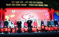 Tặng quà, vé xe cho hàng nghìn công nhân nghèo dịp Tết Nguyên đán 2021