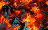 Đốt than sưởi ấm, hai vợ chồng tử vong trong đêm