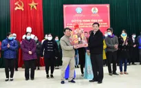 Bộ NN&PTNT trao quà Tết cho các gia đình khó khăn tại Thừa Thiên – Huế