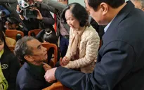 Trưởng Ban Dân vận Trung ương thăm, tặng quà nhân dân Trà Leng