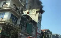 Đốt vàng mã ngày mùng 1, nhà cao tầng cháy nghi ngút khói