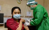 Vì sao Indonesia ưu tiên tiêm vaccine cho nhóm người tuổi trẻ?