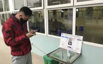 Tiết kiệm thời gian làm thủ tục tại bệnh viện những ngày rét nhờ quét mã Zalo QR
