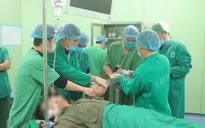 Cứu bệnh nhân vào viện với bàn tay bị... cuốn trong máy xay thịt