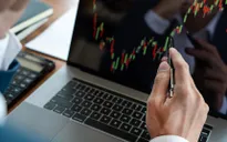Dòng tiền ồ ạt vào thị trường, VN-Index lên hơn 4 điểm