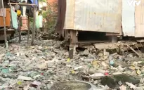 "Sống mòn" bên bờ kênh... ngập rác