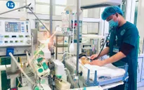 Nỗ lực cứu bé 22 ngày tuổi xuất huyết não nguy kịch