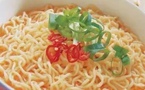Dân mạng buôn gì: Cháo mì tôm hay chậu tự uống nước?