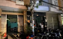 Giải cứu 5 người khỏi đám cháy trong đêm tại TP Hồ Chí Minh