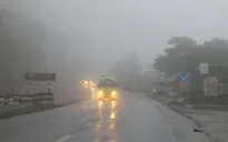 Sương mù dày đặc, dễ xảy ra tai nạn quốc lộ 6