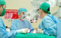 Cô gái trẻ phát hiện u não khổng lồ sau gần 1 tháng bị đau đầu