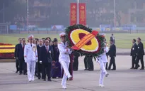 Đại biểu dự Đại hội XIII của Đảng vào Lăng viếng Chủ tịch Hồ Chí Minh