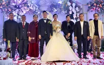 Vợ chồng Bùi Tiến Dũng đấu giá váy cưới làm từ thiện