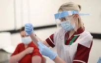 Vaccine COVID-19: Nước giàu tích trữ quá mức, cơ hội nào cho các nước nghèo?