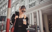 Phanh Lee tung bộ ảnh hờ hững giữa phố Đông Hà Nội