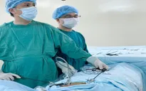 Tự mua thuốc uống suốt 3 ngày, người đàn ông thủng tá tràng