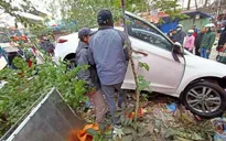 “Xe điên” lao vào chợ, 10 người bị thương