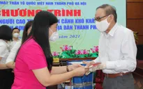 Trao 600 suất quà cho người cao tuổi khó khăn do COVID-19 trên địa bàn Hà Nội