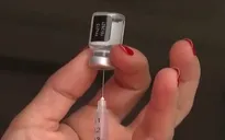 Pháp khắc phục tình trạng ngại tiêm vaccine COVID-19 bằng cách nào?